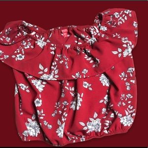 Guess red floral crop top with ruffled neckline. Can be worn off shoulde…